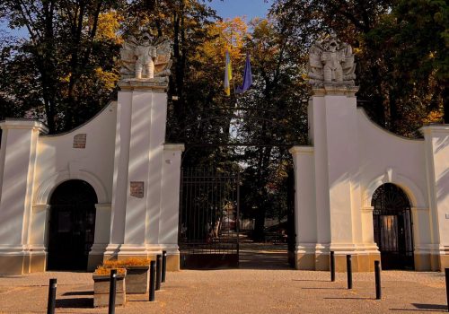 Комплекс будівель палацу власників міста Потоцьких із брамами